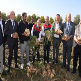 "Çiftçilerimiz sofralarımıza bereket katıyor"