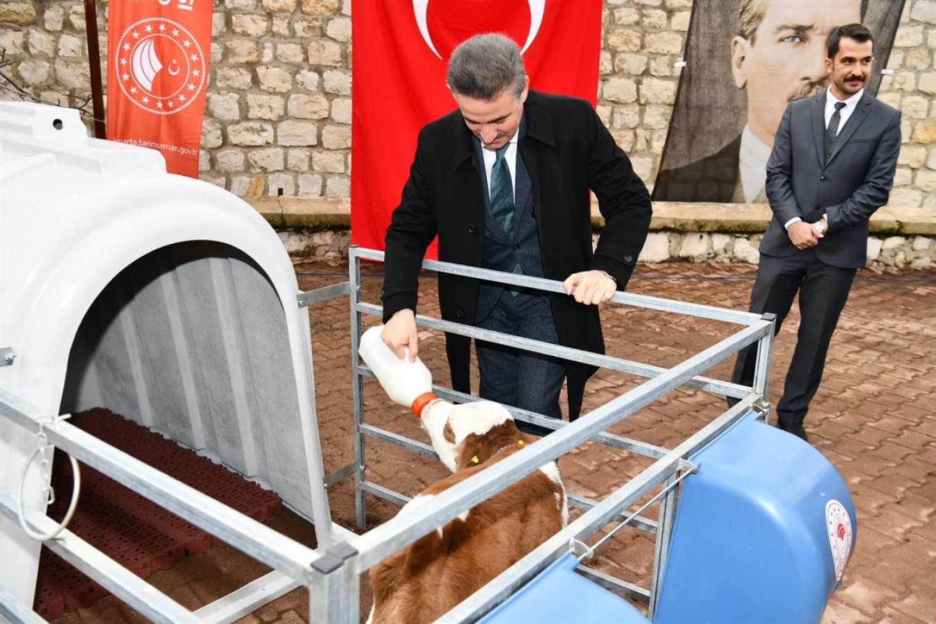 Hayvan yetiştiricilerine ‘buzağı kulübesi’ desteği;