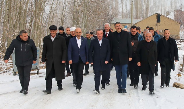 Vali Çelik vatandaşlarla buluştu: Talepleri tek tek dinledi!