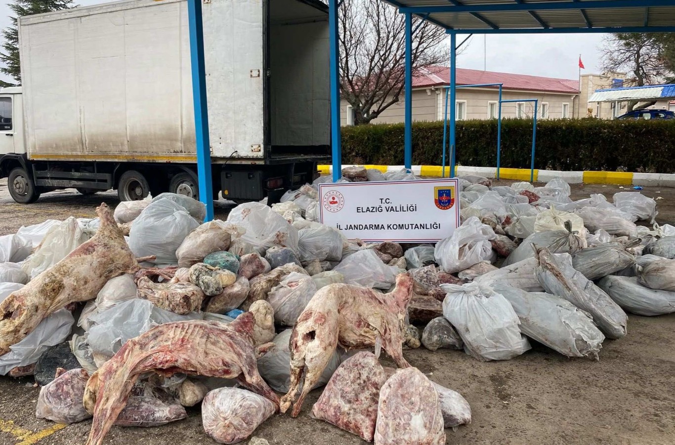 Elazığ’da kaçak et operasyonu, Vali açıklama yaptı;