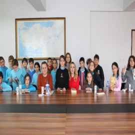 Kaymakam Sıktaş öğrencilerle kitap okudu