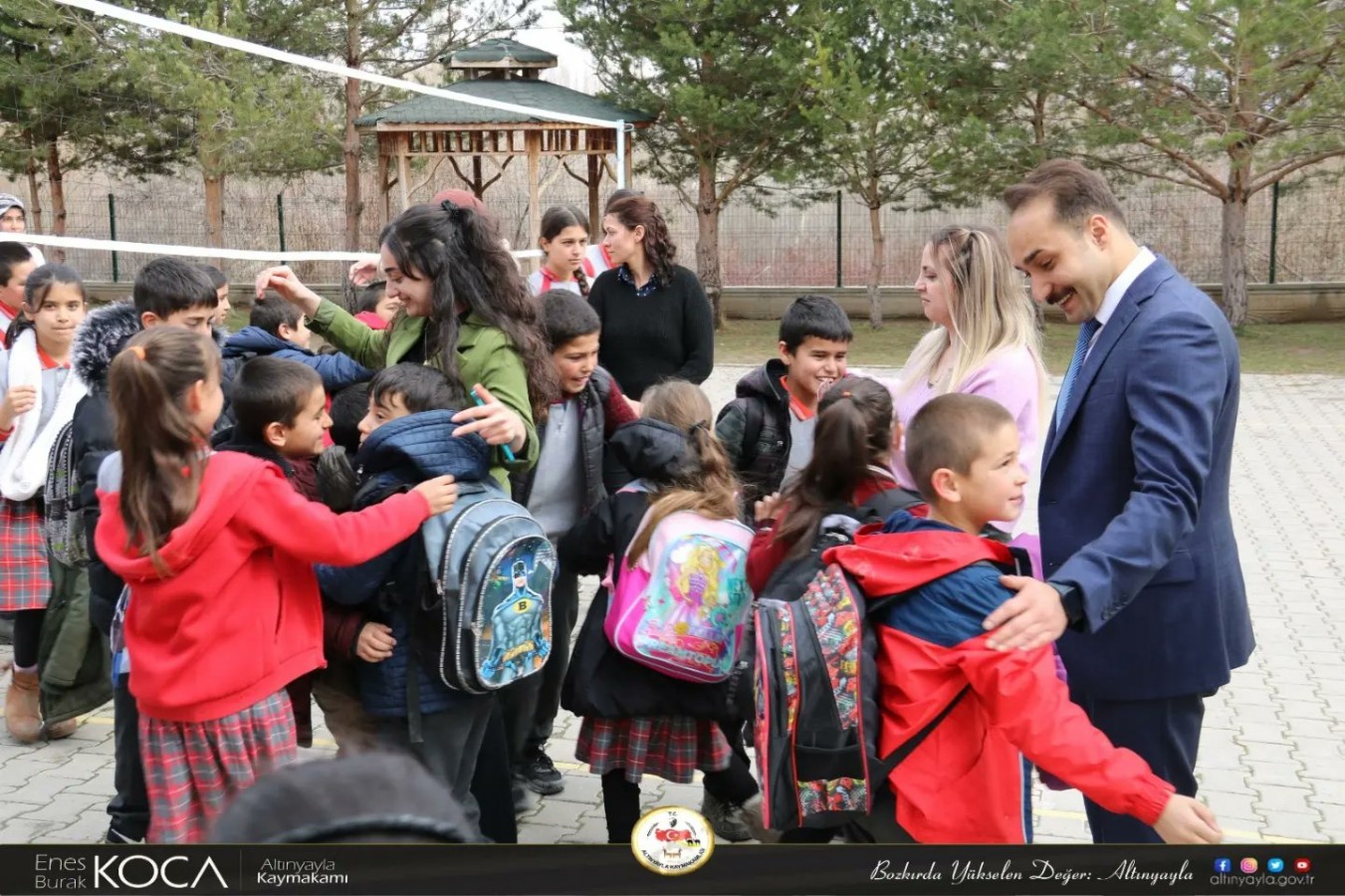 Öğrencilerle bir araya geldi