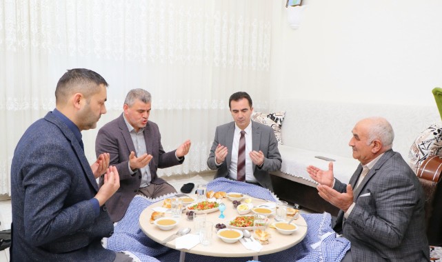 Şehit ailesinin iftar sevincini paylaştı