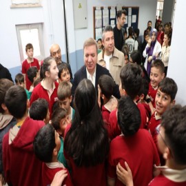 ''Öğretmenlerimiz eğitimin vazgeçilmez unsurudur''