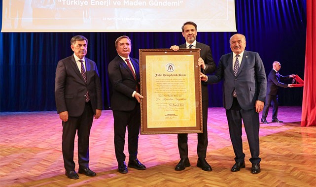 Bakan Bayraktar'a Fahri Hemşehrilik Beratı: ''Erzincan'ın hikayesine duasına dahil oldunuz''