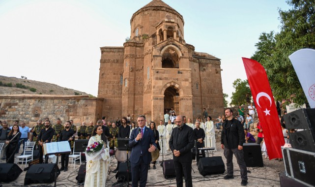 Medeniyetler Korosu’ndan Akdamar Adası’nda muhteşem konser