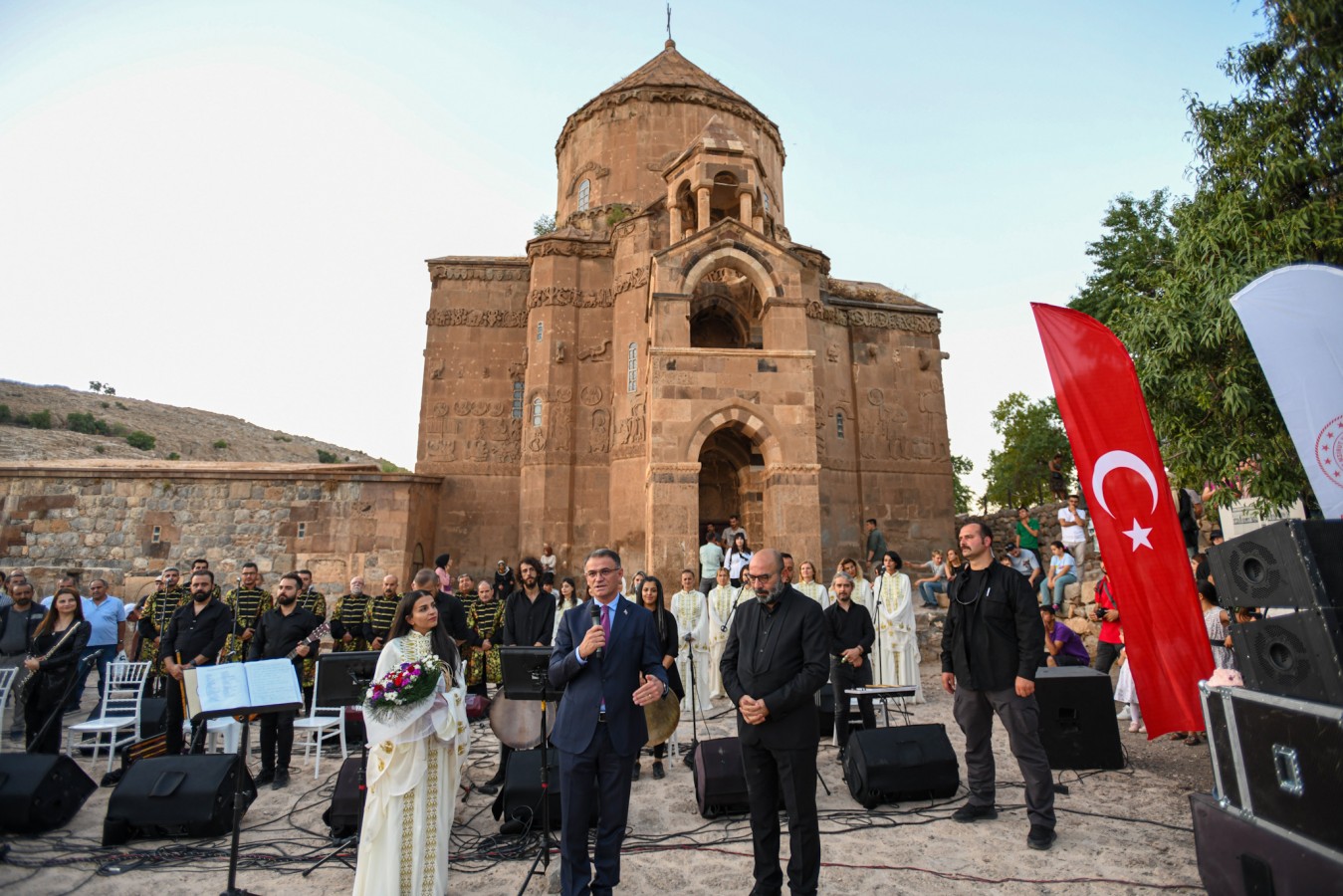 Medeniyetler Korosu’ndan Akdamar Adası’nda muhteşem konser