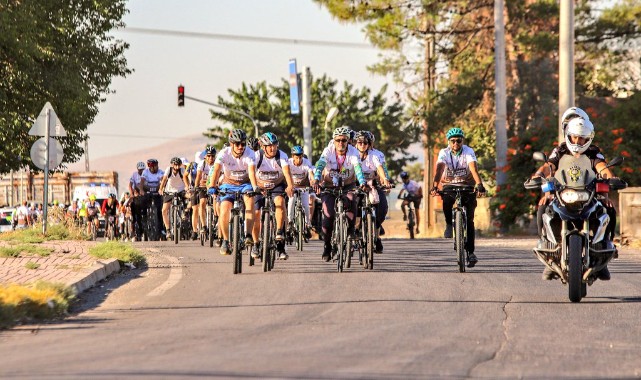 Klaus Schmidt'in izinde Göbeklitepe'ye pedalladılar