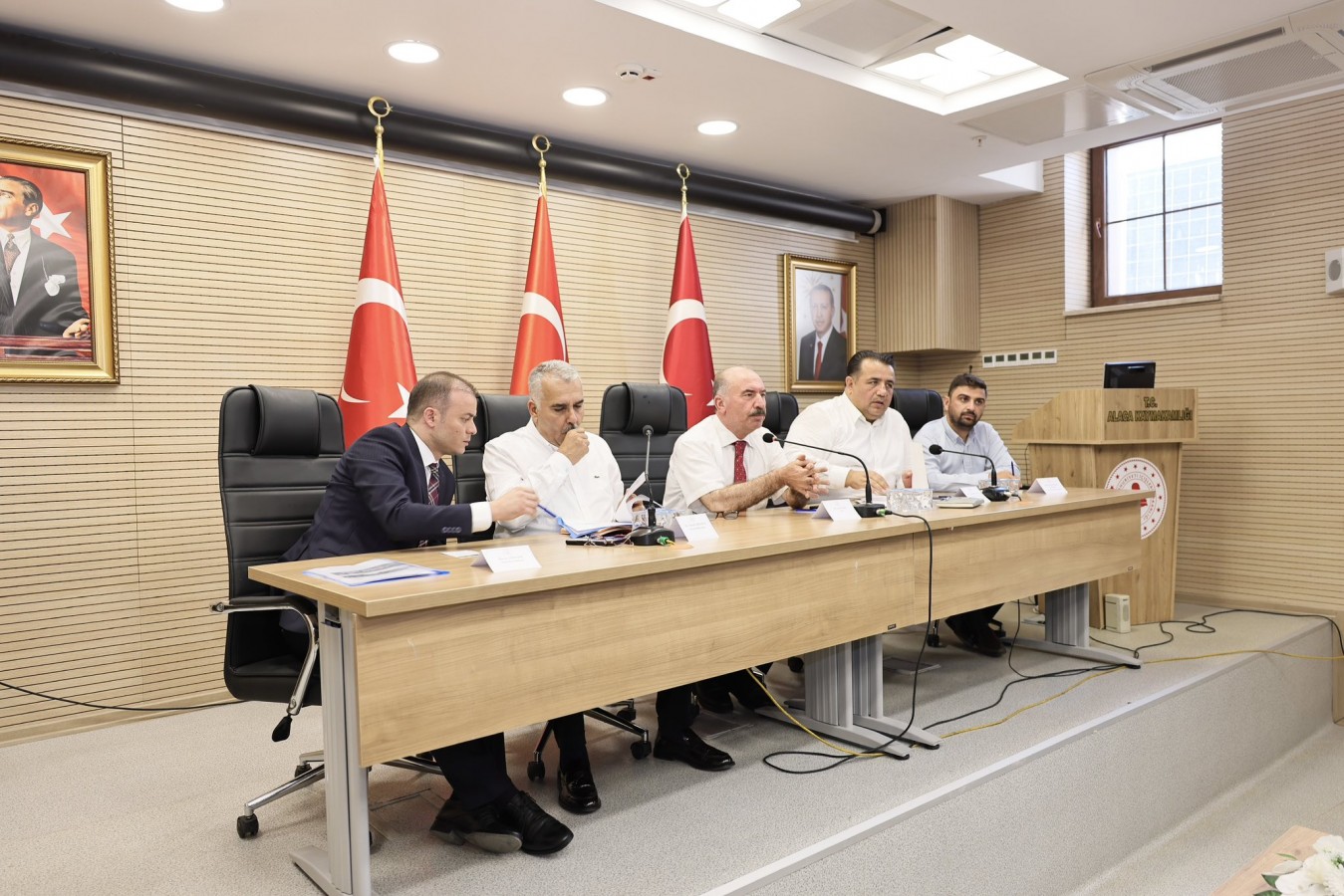 Vali Çalgan, muhtarlara kulak veriyor;