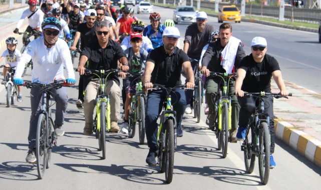 Bisiklet festivalinde pedal çevirdi