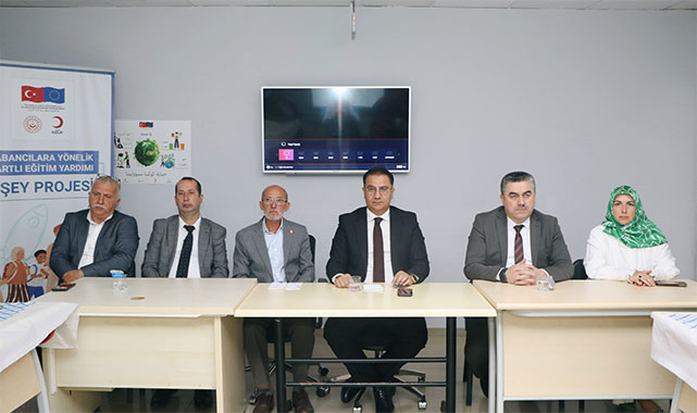 ''Okullarımız, toplumumuza yön veren öncü kurumlardır'';