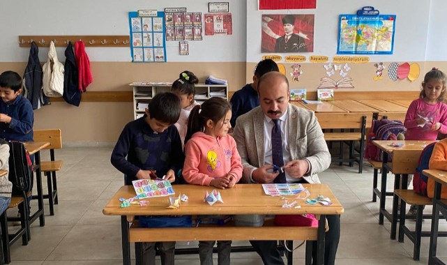 Eş anlamlı kelimeleri bulup kesen Zilan'a yardım etti