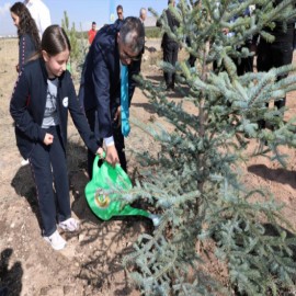 Minik öğrencinin mektuplu davetini kırmadı