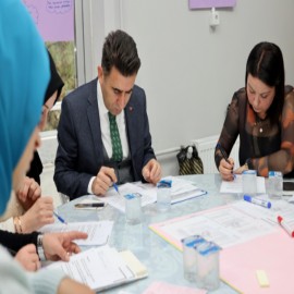 Öğretmenlerin eğitim seminerine katıldı