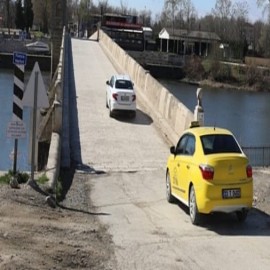 Taşkın riski nedeniyle kapatılan köprüler trafiğe açıldı