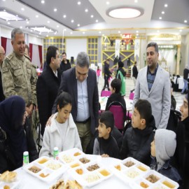 Yetim ve öksüzlerle iftar sofrasında buluştu