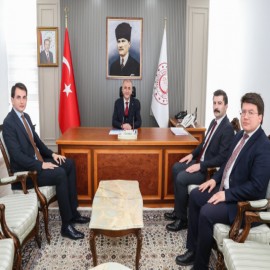 Kaymakam vekillerini ‘başarı belgesi ile uğurladı