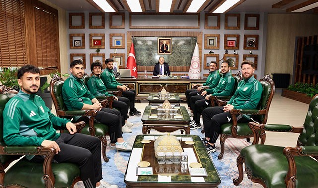 Vali Usta'dan Bingöllülere çağrı: Bizi kenetleyen bu takıma destek olalım!