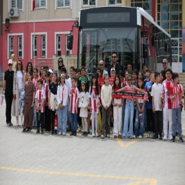 Vali Canalp, minik valinin talebini yerine getirdi!