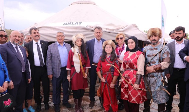 Vali Çağatay: Ahlat’a her şey yakışıyor