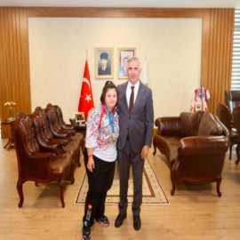 Vali Ünlüer, dünya şampiyonu milli sporcuyu makamında ağırladı
