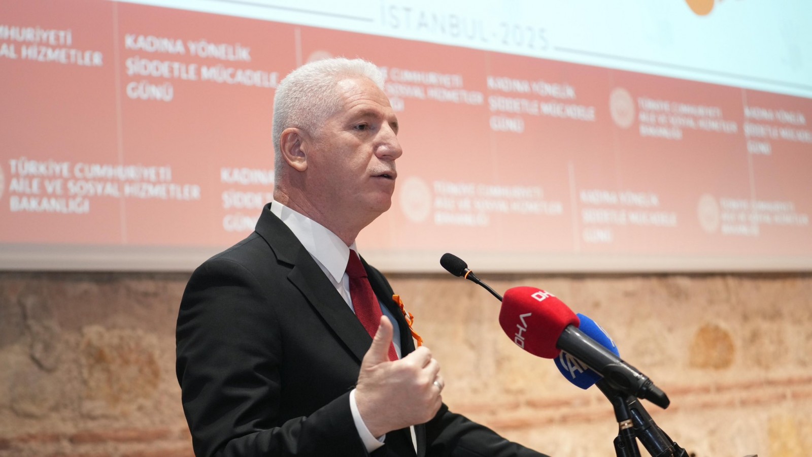 Vali Gül’den kadına şiddetle mücadele etkinliğine destek;