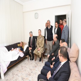 Taburcu olan Mehmetçiğe ‘geçmiş olsun’ ziyareti