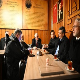 Pasinler’de odun ateşinde çay