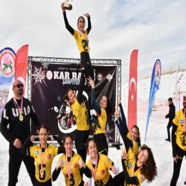 Kar Ragbi Şampiyonası kıran kırana geçti