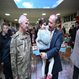 "Şehit yakınlarımızı ve gazilerimizi baş tacı etmek en büyük vazifemizdir"