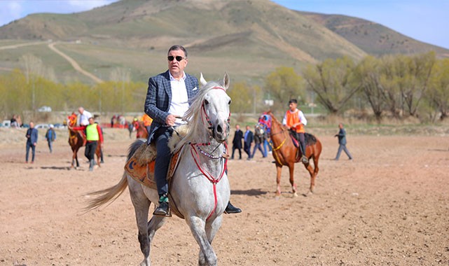 Bayburt'ta ata sporu cirit için kollar sıvandı