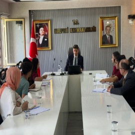 Öğrencilerin sorularını cevapladı