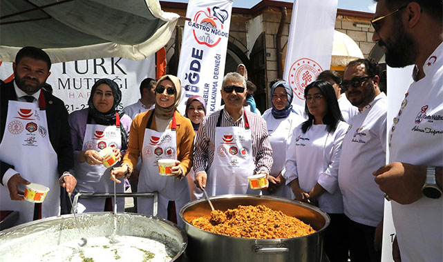 Vali Çelik ve eşinden Ditme Pilavı, Cacık ikramı;