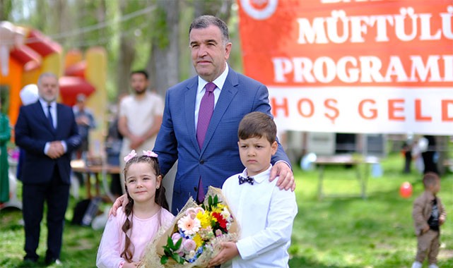 Bayburtlu miniklerden etkileyici performans: ''Bu tür çalışmalar toplumun geleceği adına umut verici''