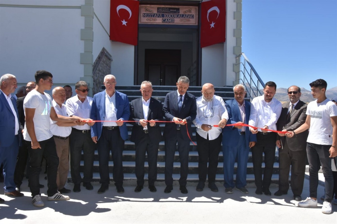 ‘Camide genç yoksa endişe duymalıyız’