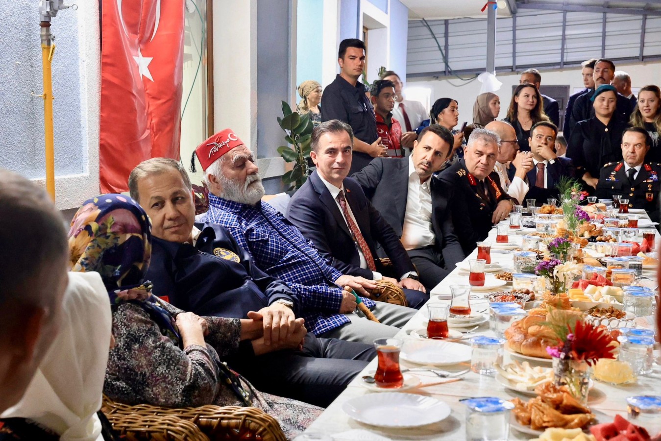 Bakan Yerlikaya ve Vali Karakaya, Ahıskalı Türklerini ziyaret etti;