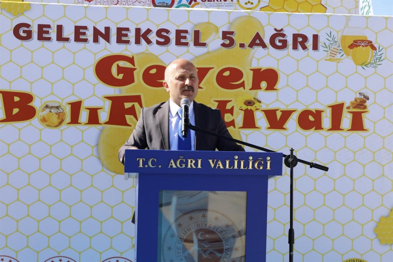 Bal tadında festival başladı