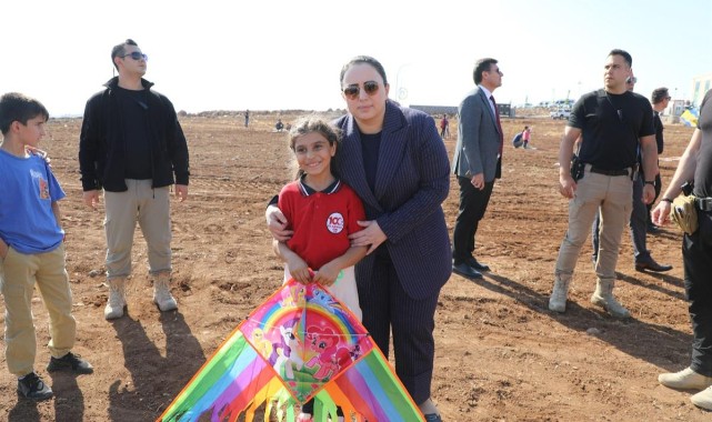 Cizre’de gökyüzü çocukların uçurtmalarıyla renklendi