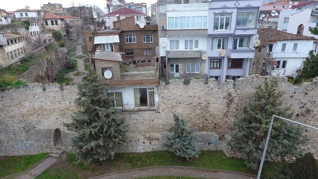 Tarihi Sinop Kalesi, üzerindeki kalekondulardan kurtuluyor;