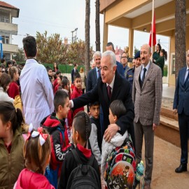 “Geleceğin nesillerini öğretmenler yetiştiriyor”