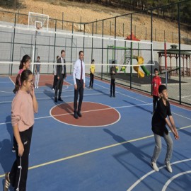 Kaymakam Algın, çocukların voleybol maçına katıldı