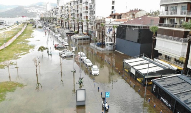 Fırtınada 2 kişi öldü, 10 kişi yaralandı