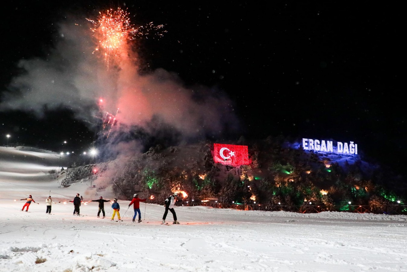 Ergan Dağı, kayak sezonunu açan ilk merkez oldu;