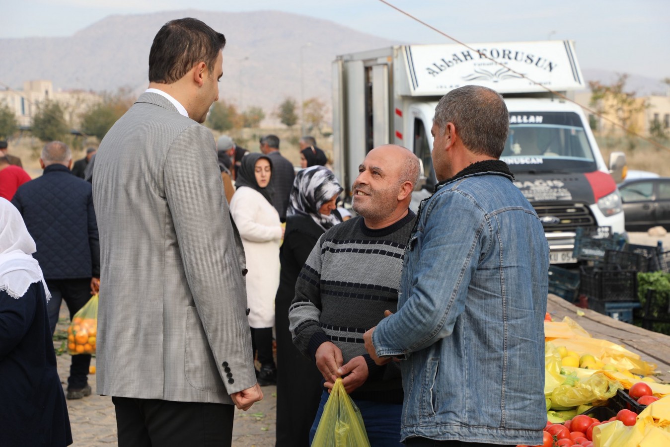 Kaymakam İmrak, pazar esnafının nabzını tuttu;