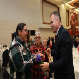 "Makam kapımız da gönül kapımız da daima açık"