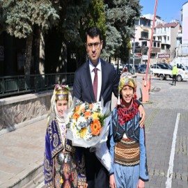 Uşak Valisi olarak atanan Kartal göreve başladı