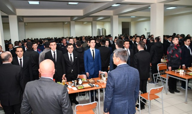 Polis adaylarıyla iftar