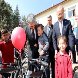 "Başarı yalnızca notlarla değil; değerlerle anlam kazanır"