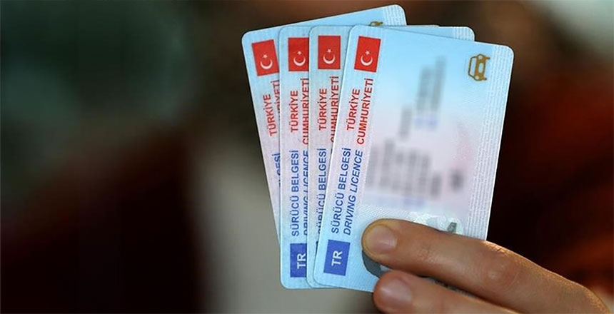 Eski tip ehliyetleri değiştirmek için son 65 gün!;