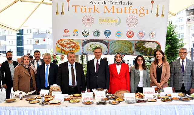 ''Sofra sadece yemek yenilen bir yer değil, sevginin muhabbetin merkezidir''